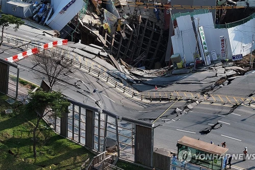 Hàn Quốc nỗ lực tìm kiếm công nhân mất tích trong vụ sập hầm tàu điện ngầm đang thi công