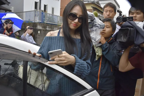 Nghi đầu độc chết người chồng triệu phú, vợ trẻ bị bắt giữ