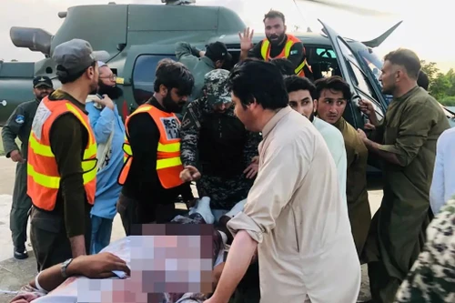 Cận cảnh hiện trường vụ đánh bom làm ít nhất 40 người chết tại Pakistan