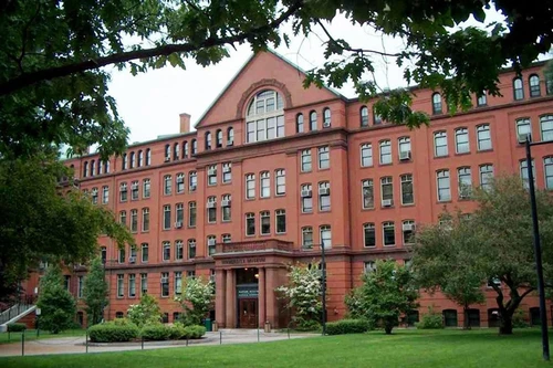 Tổng thống Mỹ Donald Trump tăng áp lực lên Đại học Harvard