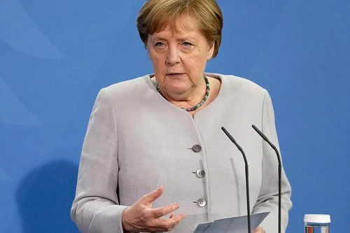 Thủ tướng Đức tiêm hai loại vaccine ngừa Covid-19 khác nhau