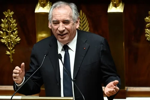 Thủ tướng Pháp vượt qua cuộc bỏ phiếu bất tín nhiệm tại Quốc hội