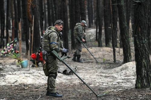 Nhật Bản cung cấp thiết bị rà phá bom mìn cho Ukraine