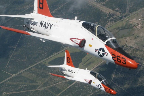 Hai máy bay quân sự Mỹ đâm vào nhau giữa không trung