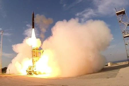 Căn cứ không quân Syria bị trúng tên lửa