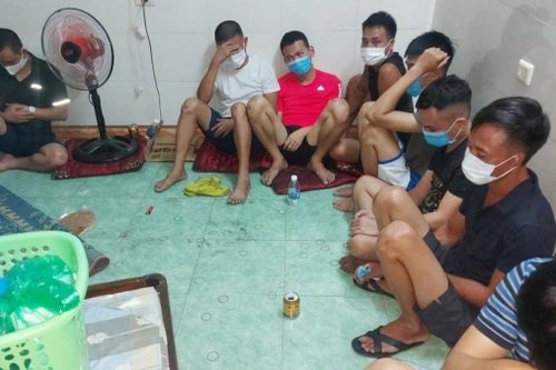 [Tin nhanh sáng 2-6-2021] Lắp camera dày đặc, bố trí người cảnh giới để đánh bạc tại khách sạn