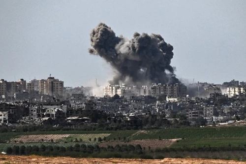 Israel tiến hành hàng chục cuộc không kích Hamas trong đêm