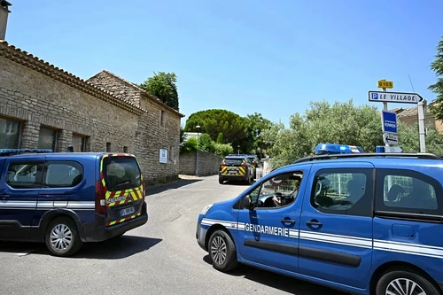 Pháp: Vừa rời lễ cưới, cô dâu chú rể bị bắn thương vong