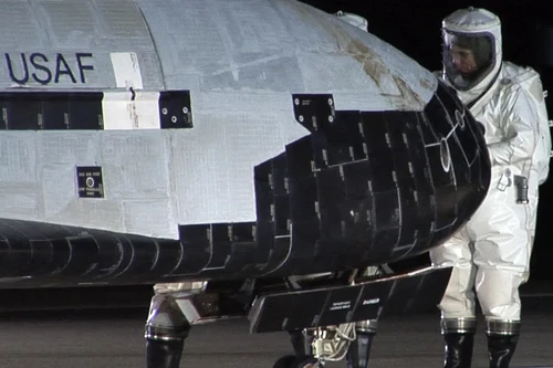 SpaceX bất ngờ hoãn phóng tàu vũ trụ bí ẩn nhất của Lầu Năm Góc