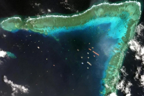 Việt Nam yêu cầu Trung Quốc rút tàu cá khỏi cụm Sinh Tồn