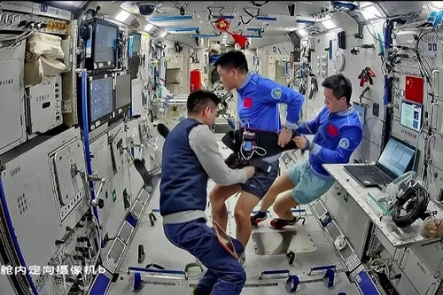 Cận cảnh hoạt động của phi hành gia Trung Quốc trên Trạm vũ trụ Thiên Cung