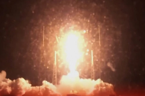 SpaceX phóng thành công vệ tinh nặng 4,5 tấn lên quỹ đạo