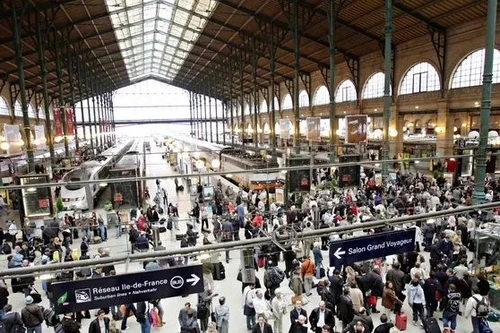 Tấn công bằng dao tại nhà ga tàu hỏa ở trung tâm Thủ đô Paris, Pháp