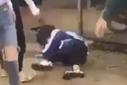 [Tin nhanh tối 2-12-2021] Tạm giữ 4 cô gái hành hung nữ sinh lớp 11 nhập viện cấp cứu