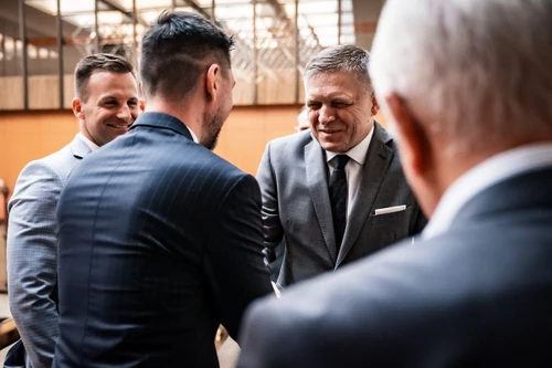 Lần đầu tiên Thủ tướng Slovakia họp nội các sau vụ ám sát