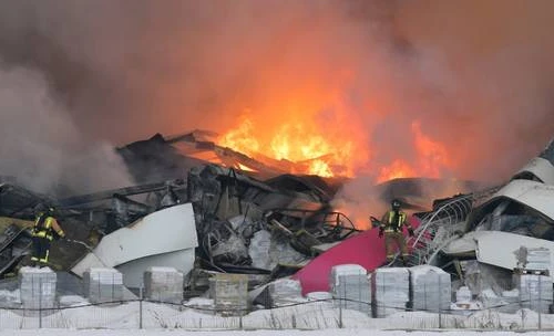 Cháy lớn bao trùm kho hàng của hãng bán lẻ trực tuyến hàng đầu nước Nga