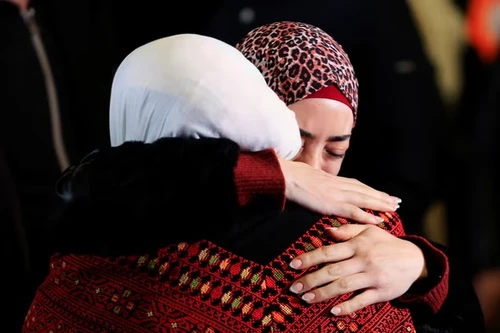 Cảnh đoàn tụ cảm động sau khi các tù nhân Palestine được Israel trả tự do