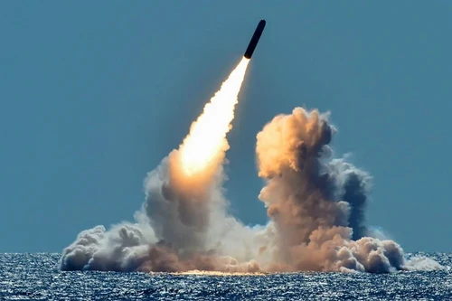 Tàu ngầm Mỹ khai hỏa, phóng tên lửa vào các mục tiêu Houthi ở Yemen