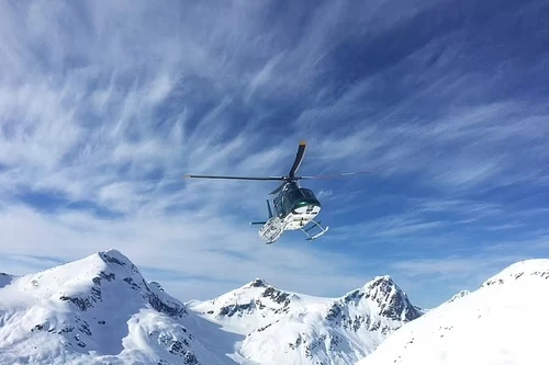 Trực thăng chở nhóm người trượt tuyết bị rơi ở Canada, có thương vong 