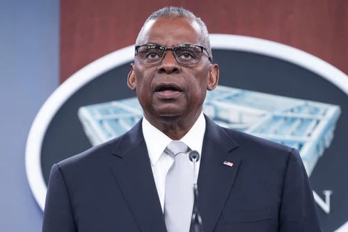 Bộ trưởng Quốc phòng Mỹ nhập viện, giao quyền hạn cho Thứ trưởng