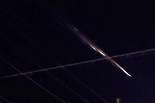 Khoảnh khắc ‘quả cầu lửa’ bí ẩn xuất hiện trên bầu trời Nhật Bản