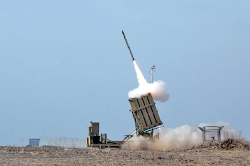 Israel chuyển giao hai tên lửa phòng không Iron Dome cho Mỹ