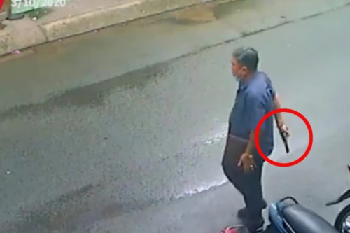 [Tin nhanh tối 8-10-2020] Công an triệu tập người đàn ông rút súng thị uy giữa đường