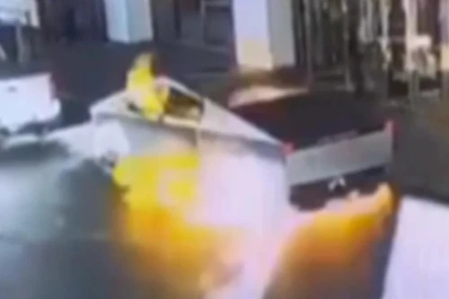 Xe Tesla Cybertruck phát nổ ngay tại sảnh khách sạn Trump ở Las Vegas, Mỹ