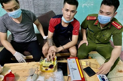 [Tin nhanh sáng 15-5-2021] Đối tượng mua bán ma túy chống đối, thả chó tấn công trinh sát