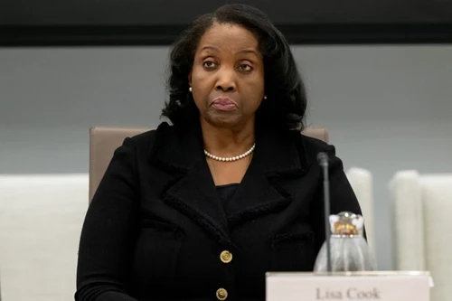 Tổng thống Donald Trump thông báo sa thải Thống đốc FED Lisa Cook