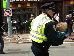 Mỹ: Trường trung học bị dọa "thổi bay" sau vụ nổ bom kép marathon