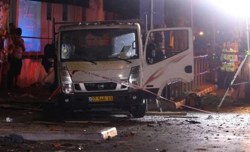 Khoảnh khắc vụ nổ lớn rung chuyển trung tâm thành phố Tel Aviv, Israel