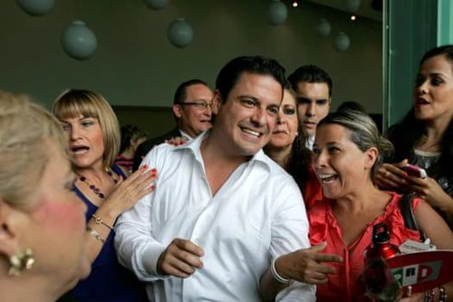 Cựu Thống đốc Mexico bị bắn chết trong nhà vệ sinh