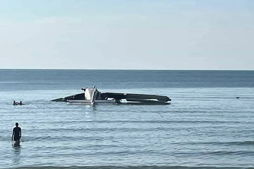 Máy bay chở 6 cảnh sát Thái Lan lao xuống biển 