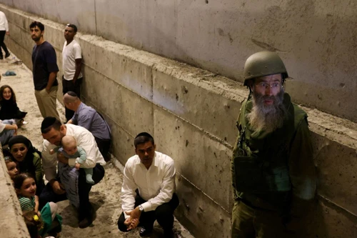 Israel tấn công các mục tiêu quân sự ở Iran