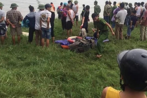 [Tin nhanh tối 20-9-2020] Lái xe tải nhảy sông cứu cô gái, cả hai cùng bị đuối nước