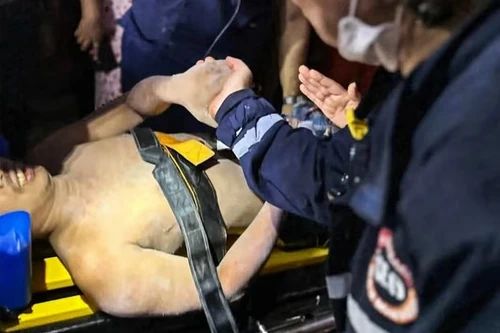 ‘Phép màu’ ở Myanmar: Người đàn ông được giải cứu sau 5 ngày dưới đống đổ nát