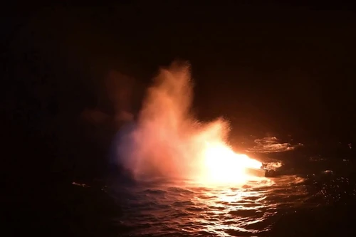 Xem tuần duyên Mỹ liên tục nã đạn, bắn cháy tàu nghi chở ma túy