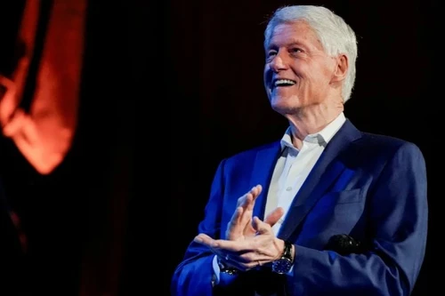 Cựu Tổng thống Mỹ Bill Clinton nhập viện