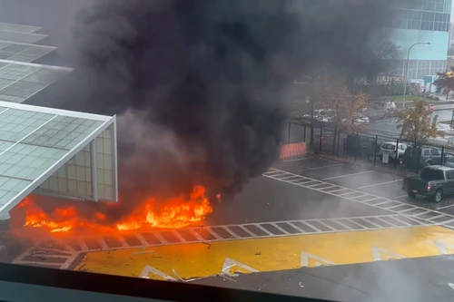 Nhiều cửa khẩu biên giới Canada - Mỹ đóng cửa sau vụ nổ xe