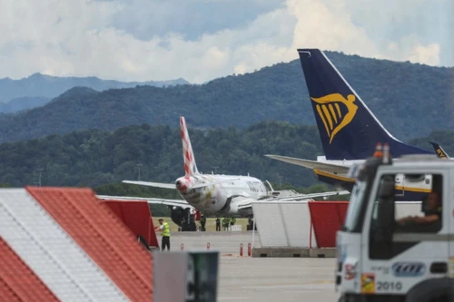 Người đàn ông tử vong sau khi bị hút vào động cơ máy bay