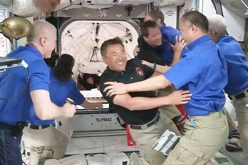 Trạm vũ trụ quốc tế ISS có chỉ huy mới