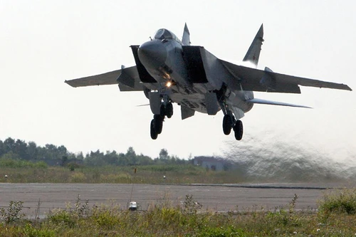 Chiến đấu cơ Nga xuất kích chặn máy bay Mỹ trên Thái Bình Dương