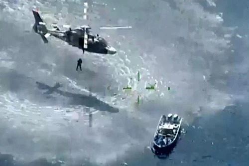 Hải quân Mexico rượt đuổi 3 xuồng cao tốc, thu giữ 2,4 tấn cocaine 