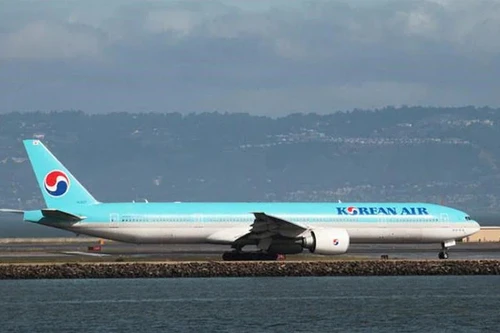 Phát hiện 2 viên đạn trên máy bay chở 230 người của Korean Air