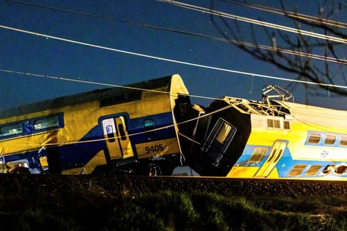 Đoàn tàu chở khách bị trật bánh ở Hà Lan