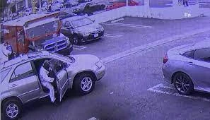 Khoảnh khắc tội phạm dùng súng cướp xe bọc thép ở Mỹ