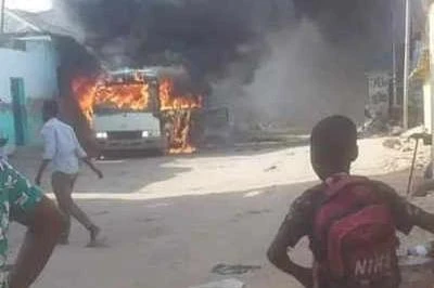 Somalia: Xe buýt chở các cầu thủ bóng đá bị đánh bom, 5 người chết