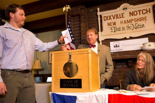 Thị trấn bỏ phiếu lúc nửa đêm tại Mỹ