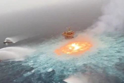 [VIDEO] Cháy đường ống dẫn dầu ở Vịnh Mexico, cảnh tượng như “cổng địa ngục”